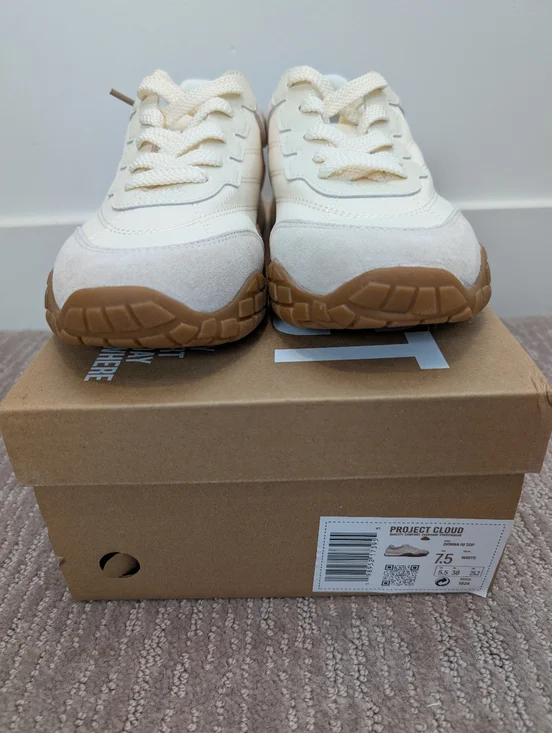 NEW/NIB White Project Cloud Donna Hitop - Picture 3 of 7